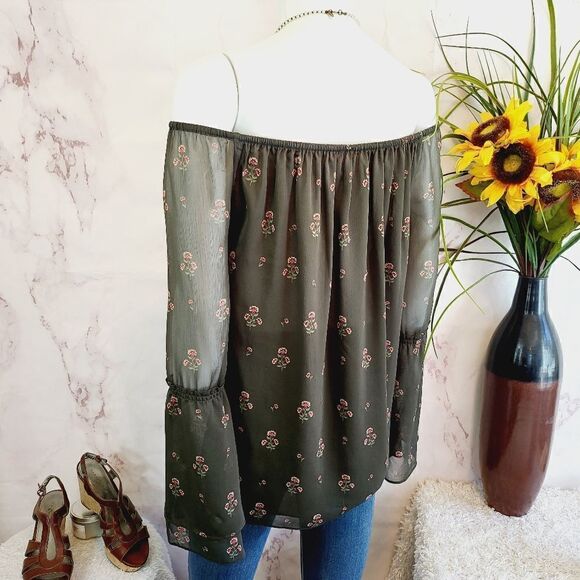 White house black market off shoulder layered print top - Picture 9 of 11
